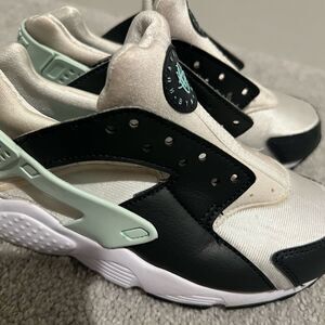 Little Kid's Nike Huarache Run White/Mint Foam-Off Noir (704949 116) Sz 1